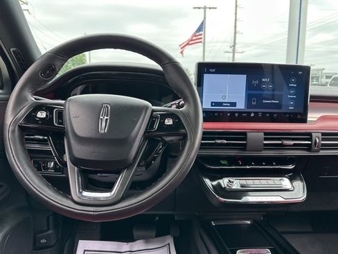 Used 2025 Lincoln Corsair Reserve w/ Jet Appearance Package image 8