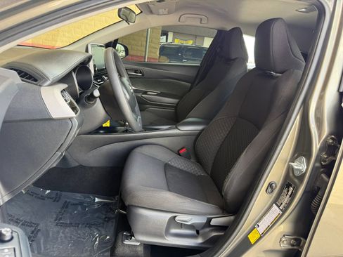 Used 2021 Toyota C-HR LE image 17