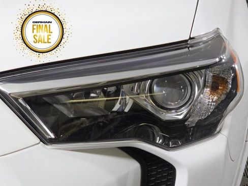 Used 2016 Toyota 4Runner SR5 image 12