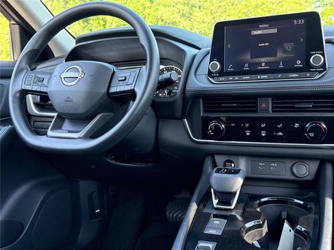 Used 2025 Nissan Rogue S FWD image 10