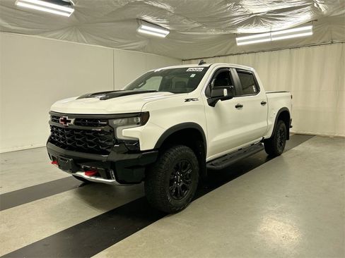 Used 2022 Chevrolet Silverado 1500 ZR2 w/ Technology Package image 5