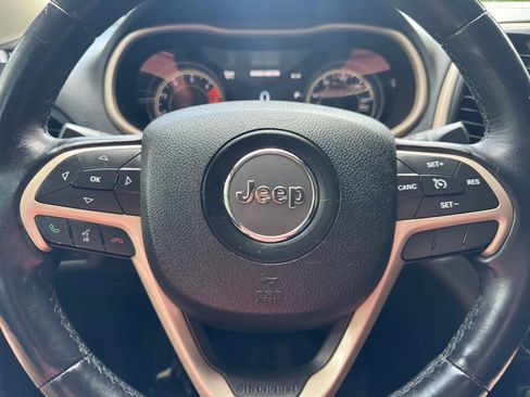 Used 2017 Jeep Cherokee Limited image 20