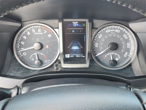 Used 2021 Toyota Tacoma TRD Off-Road image 17