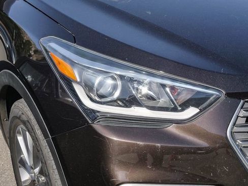 Used 2018 Hyundai Santa Fe SE FWD image 3