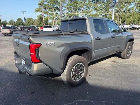 Used 2025 Toyota Tacoma TRD Off-Road w/ TRD Off Road Upgrade Package AWD/4WD image 5