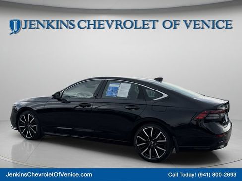 Used 2023 Honda Accord Touring image 8