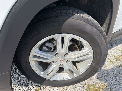 Used 2024 GMC Terrain SLE image 2