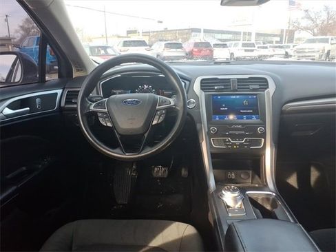 Used 2020 Ford Fusion SE image 11