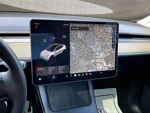 Used 2021 Tesla Model Y Long Range AWD/4WD image 18