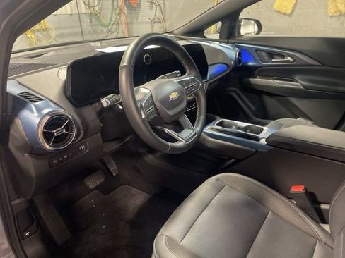 Used 2025 Chevrolet Equinox EV LT w/ Convenience Package image 16