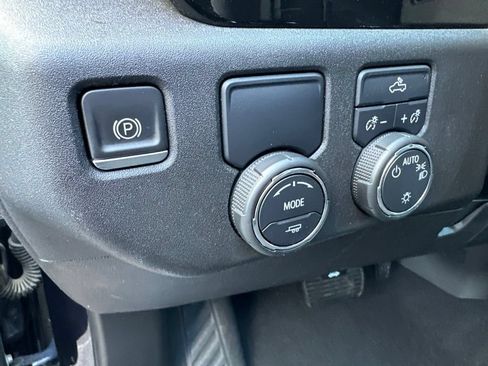 Used 2022 Chevrolet Silverado 1500 LT RWD image 19