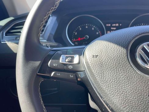 Used 2021 Volkswagen Tiguan SE image 22