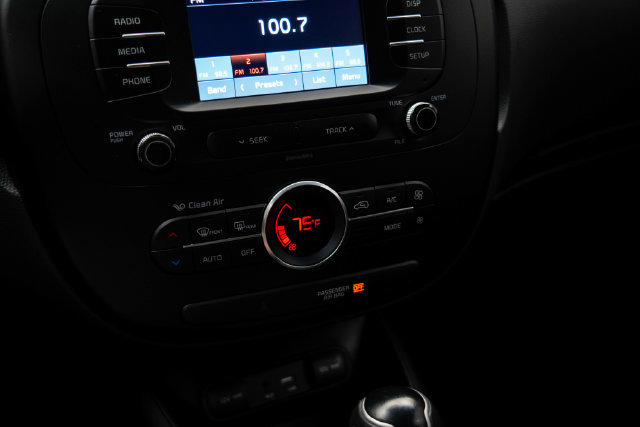 Used 2017 Kia Soul + FWD image 29