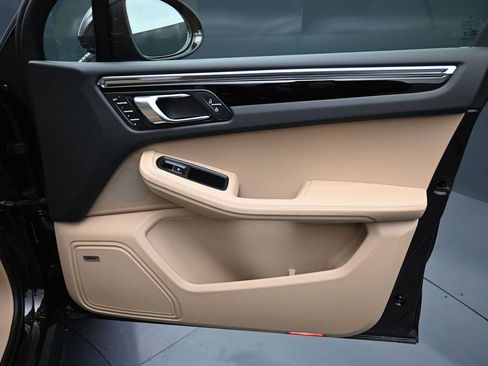 New 2026 Porsche Macan AWD/4WD image 23