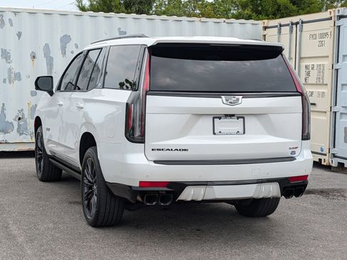 Used 2024 Cadillac Escalade V w/ LPO, ONYX Package AWD/4WD image 6