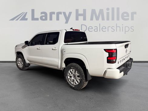 Used 2022 Nissan Frontier SV AWD/4WD image 3