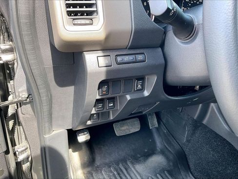 Used 2024 Nissan Frontier SV w/ SV Convenience Package AWD/4WD image 25