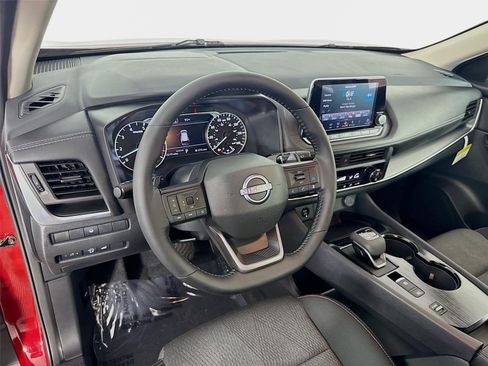 Used 2026 Nissan Rogue SV FWD image 10