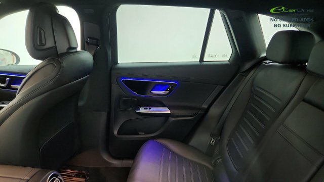 Used 2025 Mercedes-Benz GLC 300 4MATIC image 43