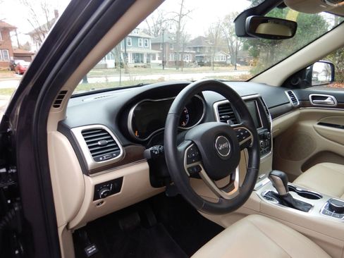 Used 2017 Jeep Grand Cherokee Limited image 12