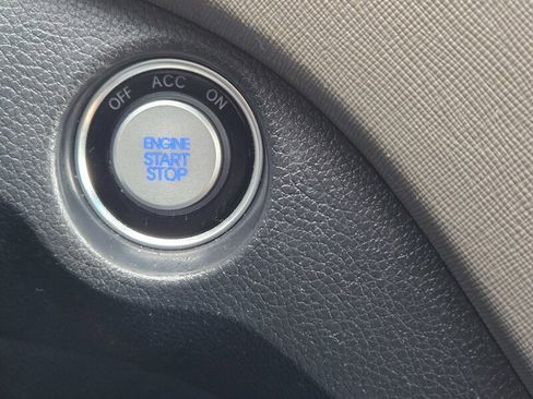 Used 2017 Hyundai Santa Fe Limited image 19