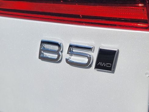 New 2026 Volvo XC60 B5 Plus w/ Protection Package Premier image 17