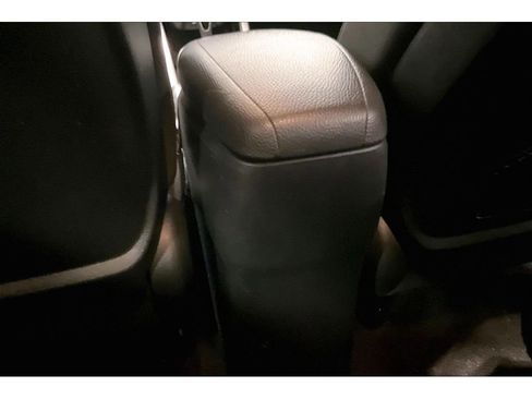 Used 2016 Hyundai Veloster image 34