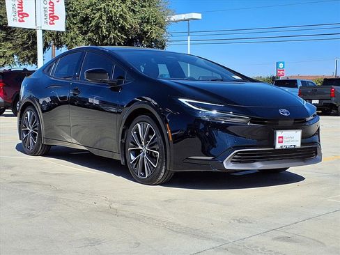 Certified 2025 Toyota Prius LE image 3