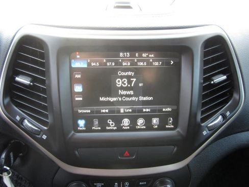 Used 2016 Jeep Cherokee Latitude w/ Trailer Tow Group AWD/4WD image 17