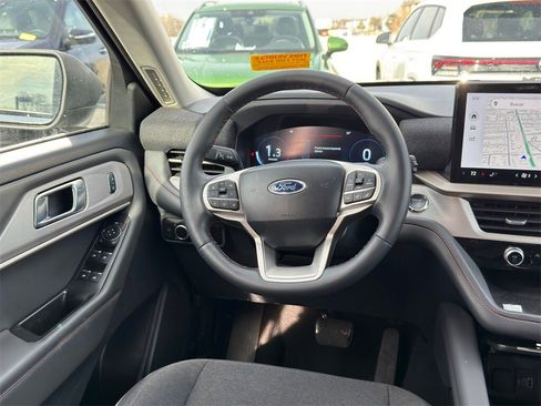 Used 2025 Ford Explorer Active image 25