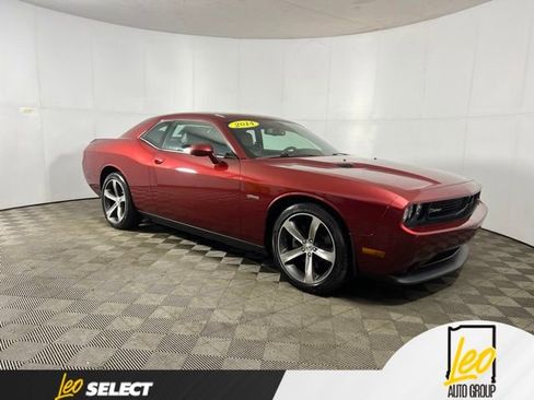 Used 2014 Dodge Challenger SXT RWD image 9