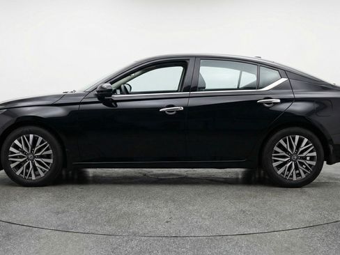 Used 2025 Nissan Altima 2.5 SV image 5