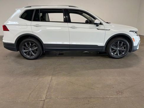 Used 2024 Volkswagen Tiguan SE AWD/4WD image 2