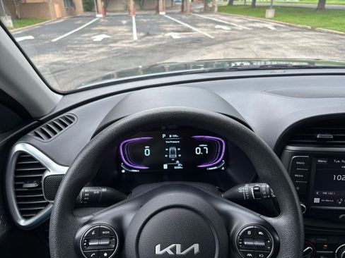 Used 2025 Kia Soul LX w/ LX Technology Package FWD image 29