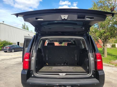 Used 2017 Chevrolet Suburban 3500 LS w/ Driver Alert Package AWD/4WD image 18