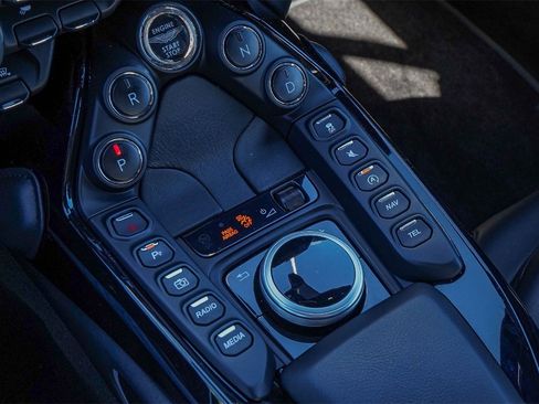Used 2020 Aston Martin V8 Vantage Coupe image 33