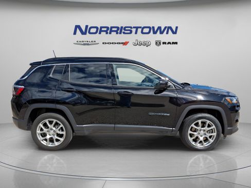 Certified 2023 Jeep Compass Latitude w/ Sun and Sound Group AWD/4WD image 7