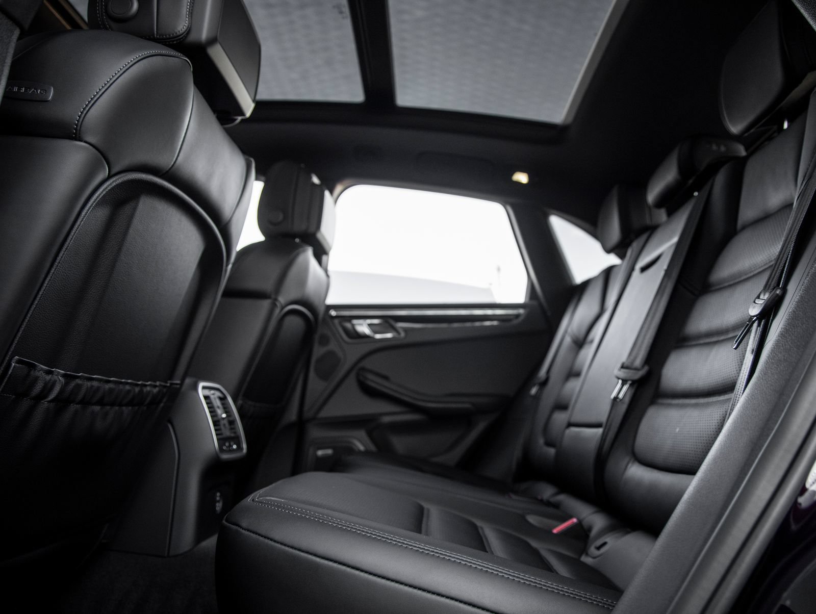 Certified 2026 Porsche Macan AWD/4WD image 36
