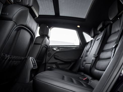Certified 2026 Porsche Macan AWD/4WD image 36