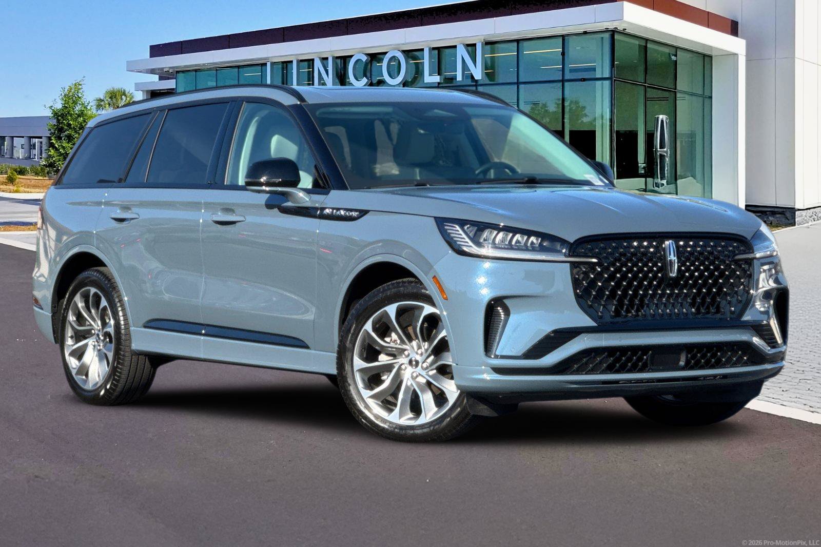 Used 2026 Lincoln Aviator AWD w/ Jet Appearance Package image 2