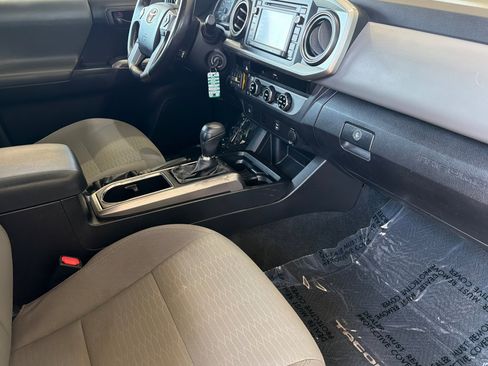 Used 2016 Toyota Tacoma SR5 RWD image 13