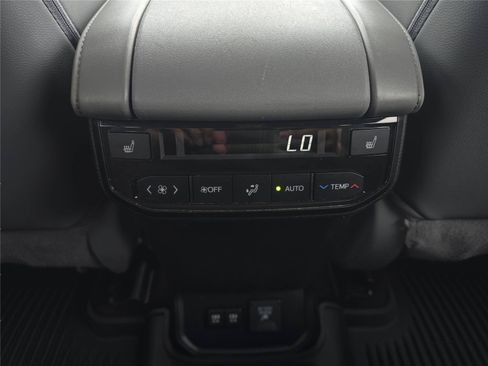Used 2021 Toyota Highlander Platinum AWD/4WD image 21