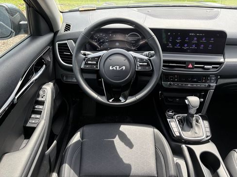 New 2026 Kia Seltos EX FWD image 16