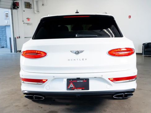 Used 2021 Bentley Bentayga Plug-In Hybrid image 7