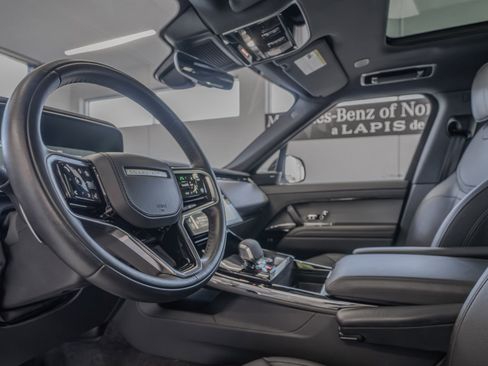 Used 2025 Land Rover Range Rover Sport SE image 6