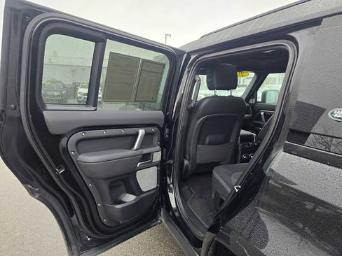Used 2024 Land Rover Defender 130 X-Dynamic SE image 17