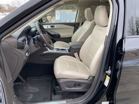 Used 2021 Ford Explorer Platinum w/ Equipment Group 601A image 4