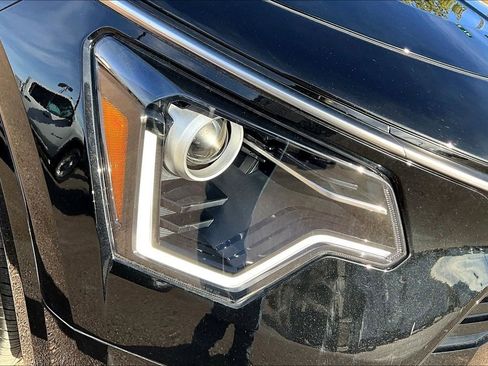 Used 2024 Kia Niro EX Touring image 32
