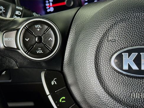 Used 2016 Kia Soul + image 13