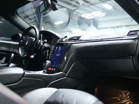 Used 2015 Maserati GranTurismo Sport image 27